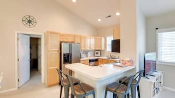 Căn hộ (3 Bedrooms) | Bếp riêng | Lò vi sóng, lò nướng, bếp nấu, máy rửa bát