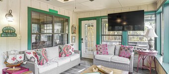 Lakefront Home: Deck, Grills & Fire Pit in Karnack