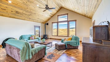 House (3 Bedrooms) | Interior