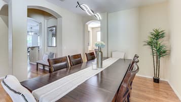 House (3 Bedrooms) | Interior