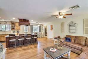 House (3 Bedrooms) | Interior