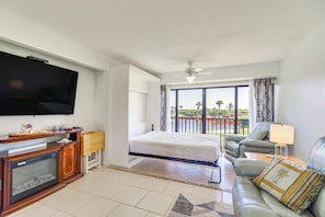 Apartment (1 Bedroom) | Interior - 2 Mi to Fort Pierce Jetty: Coastal Florida Condo (Fort Pierce)