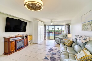 Apartment (1 Bedroom) | Interior - 2 Mi to Fort Pierce Jetty: Coastal Florida Condo (Fort Pierce)