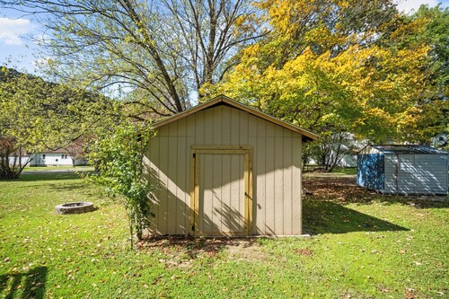 Greenbrier River Retreat w/ Deck - Steps to Trail!