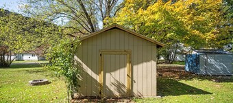 Greenbrier River Retreat w/ Deck - Steps to Trail!