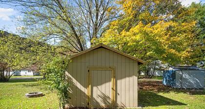 Greenbrier River Retreat w/ Deck - Steps to Trail!