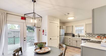 Chic Home ~ 2 Mi to TTU w/ Grill & Yard in Lubbock
