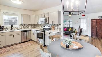 House (2 Bedrooms) | Interior