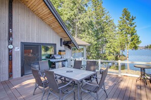 Interior - Spokane River Access & Fire Pit: Post Falls Cabin (Post Falls)