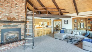 Interior - Spokane River Access & Fire Pit: Post Falls Cabin (Post Falls)