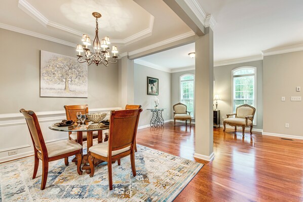 Apartment (4 Bedrooms) | Interior - 3 Mi to Avalon: Townhome w/ Balcony in Alpharetta! (Milton)