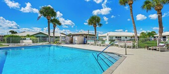 Sunny Canal-view Villa w/ Lanai in Sebring!
