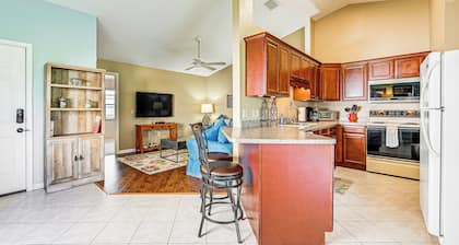 Sunny Canal-view Villa w/ Lanai in Sebring!