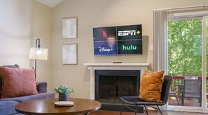 Smart-TV, Bücher, Arbeitsbereiche