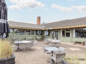 Outdoor dining - 6 Person Holiday Home on a Holiday Park in Hanstholm (Hanstholm)