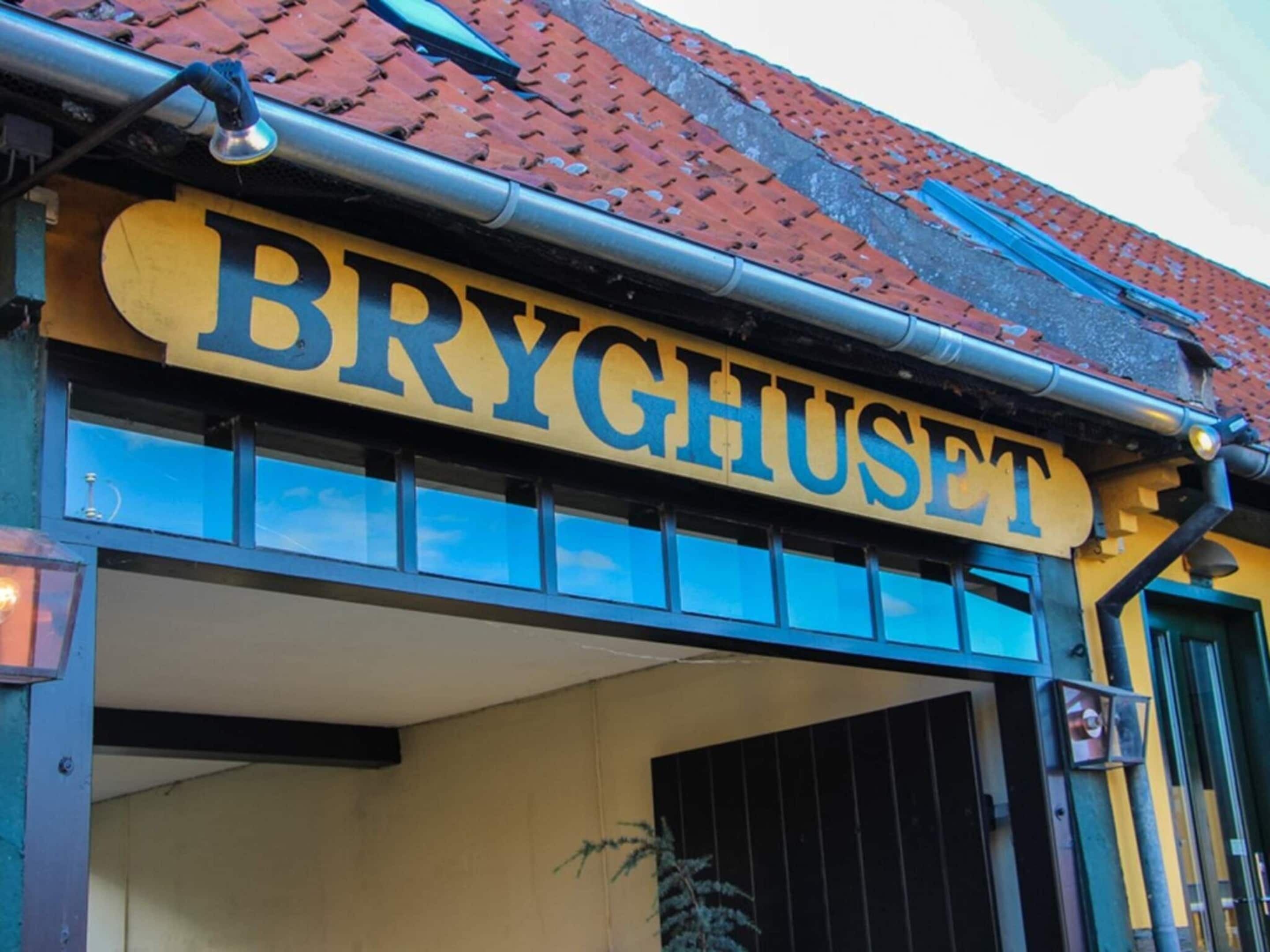 A building with a sign that reads "BRYGHUSET" above the entrance.