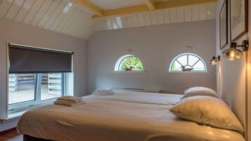 Classic House, 3 Bedrooms | 9 bedrooms, individually furnished, bed sheets