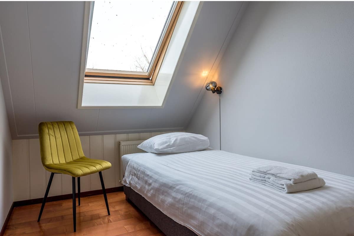 Comfort House, 3 Bedrooms | 9 bedrooms, individually furnished, bed sheets