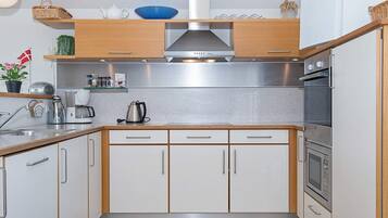 Comfort Apartment, 3 Bedrooms | Interior