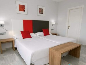 7 bedrooms, bed sheets