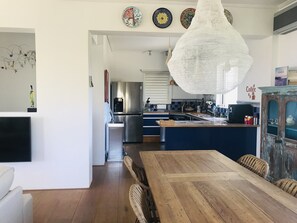 Classic Villa, 4 Bedrooms | Dining