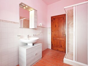 Comfort-Apartment, 2 Schlafzimmer | Badezimmer | Dusche
