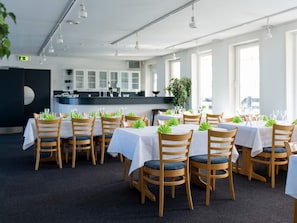 A restaurant with wooden chairs and tables, a bar area, and large windows. - 4 Person Holiday Home on a Holiday Park in Glesborg (Glesborg)