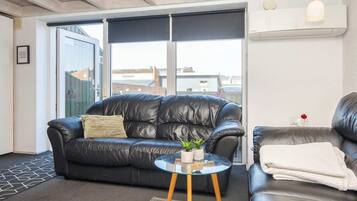 Deluxe House, 2 Bedrooms | Interior