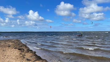 Departamento clásico, 3 habitaciones | Vista al agua