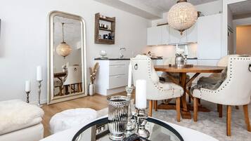 Classic House, 2 Bedrooms | Interior