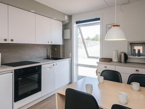 Classic Apartment, 3 Bedrooms | Interior - 4 Person Holiday Home in Romo (Rømø)