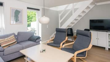 Classic Apartment, 3 Bedrooms | Interior