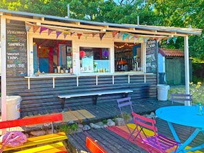 Tempat makan luar