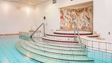 Piscine couverte, piscine extérieure