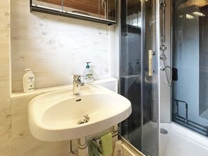 Comfort House, 5 Bedrooms | Interior - 5 Person Holiday Home in Ulrika (Ulrika)