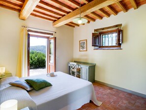 Comfort Apartment, 2 Bedrooms | 4 bedrooms, individually furnished, bed sheets - Apartment in a Modern Holiday Home in Anghiari (Anghiari)