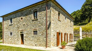 Exterior - Apartment in a Modern Holiday Home in Anghiari (Anghiari)