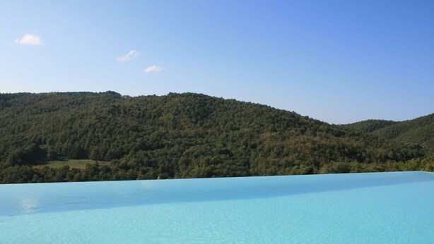 Pool - Apartment in a Modern Holiday Home in Anghiari (Anghiari)