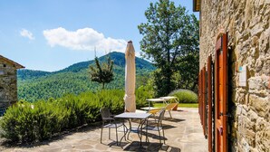 Balcony - Apartment in a Modern Holiday Home in Anghiari (Anghiari)