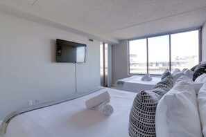 2 slaapkamers, een bureau, een strijkplank/strijkijzer, wifi