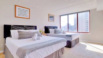 2 bedrooms, desk, iron/ironing board, WiFi