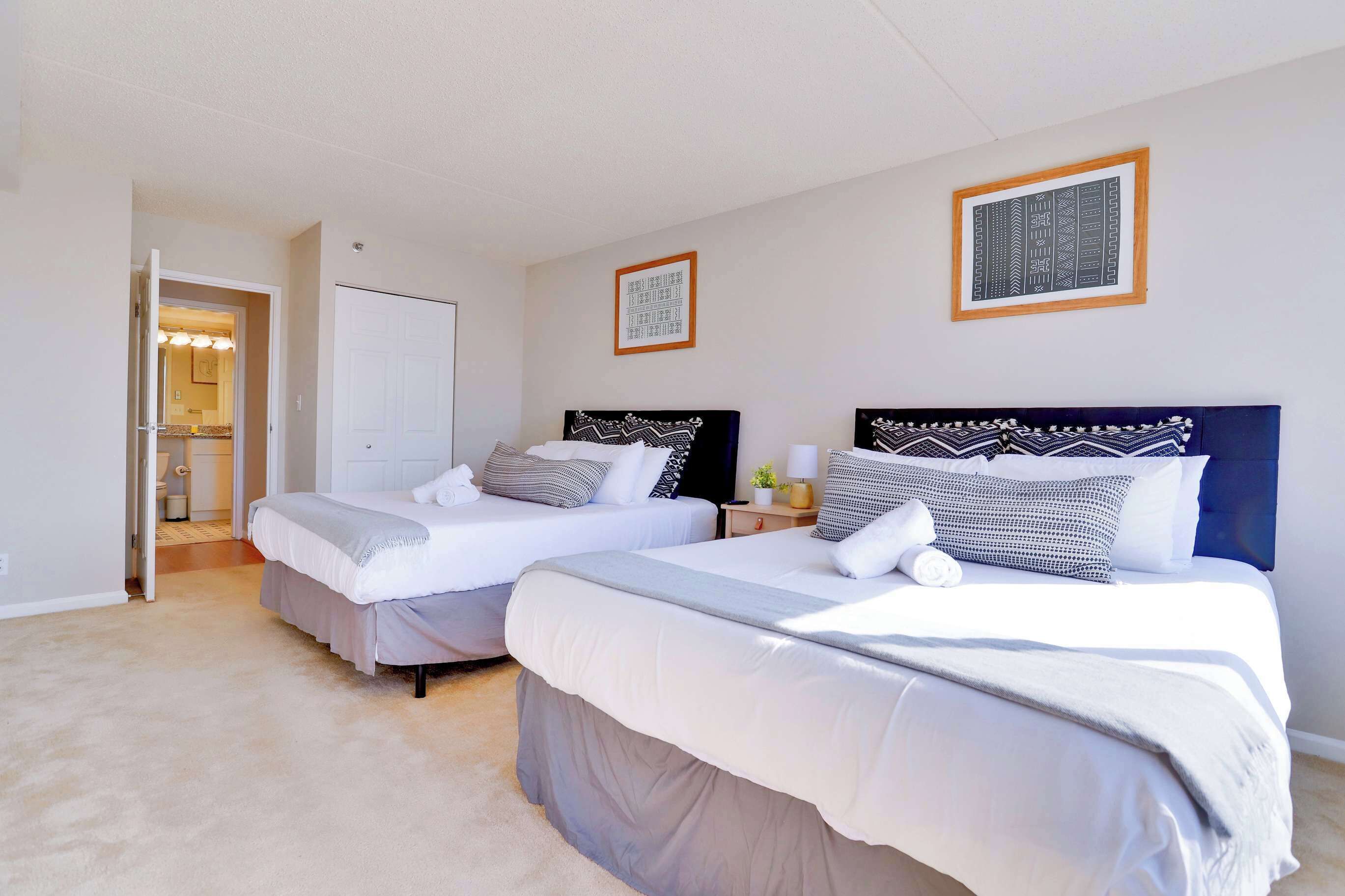 2 bedrooms, desk, iron/ironing board, WiFi