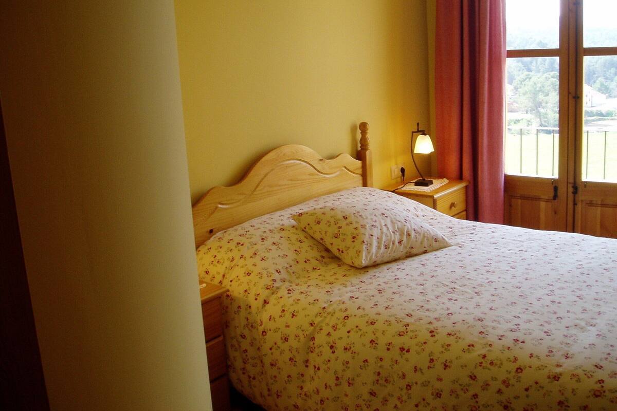 14 bedrooms, individually furnished, bed sheets