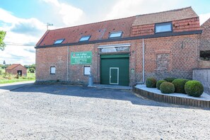 Exterior - Large Cottage Overlooking the Sunny Courtyard With Fountain (Comines-Warneton)