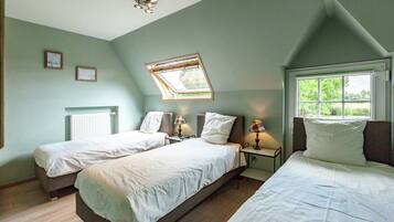 Comfort House, 4 Bedrooms | 5 bedrooms, bed sheets