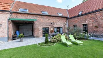 Classic House, 2 Bedrooms | Garden