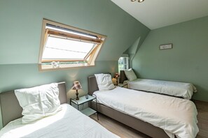 5 bedrooms, bed sheets