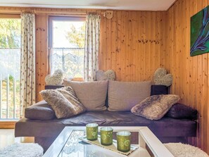 Classic House, 2 Bedrooms | Living room - Comely Holiday Home in Guntersberge Near Forest (Harzgerode)