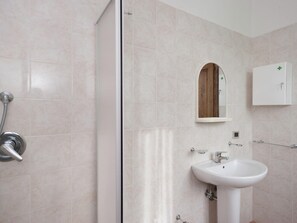 Bathroom | Shower - Stunning Farmhouse in Passignano With Pool (Passignano sul Trasimeno)