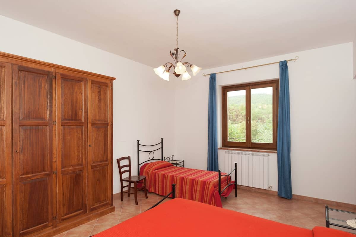 5 bedrooms, individually furnished, bed sheets